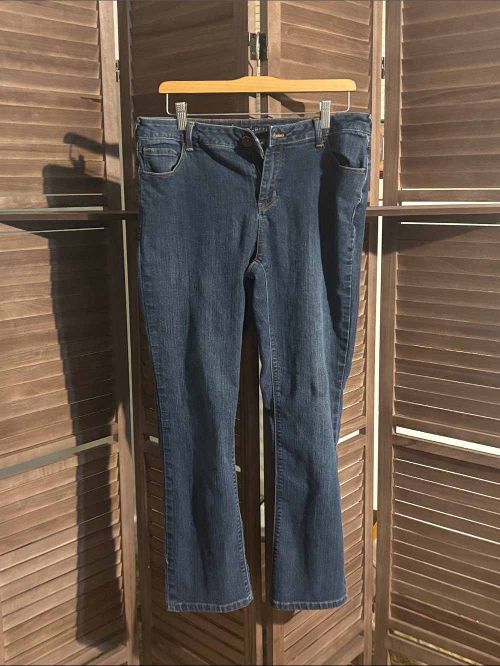 Classic Medium Wash Women's Blue Jeans - Comfortable Straight Fit